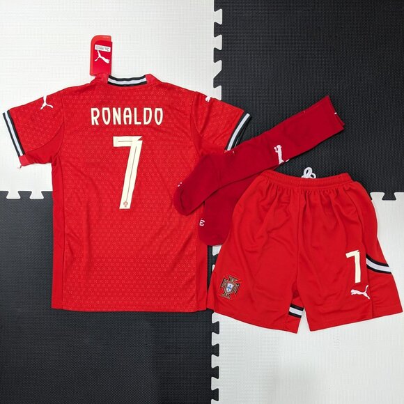 Ronaldo #7 Home Red Portugal Youth Puma Kit - Picture 2 of 16